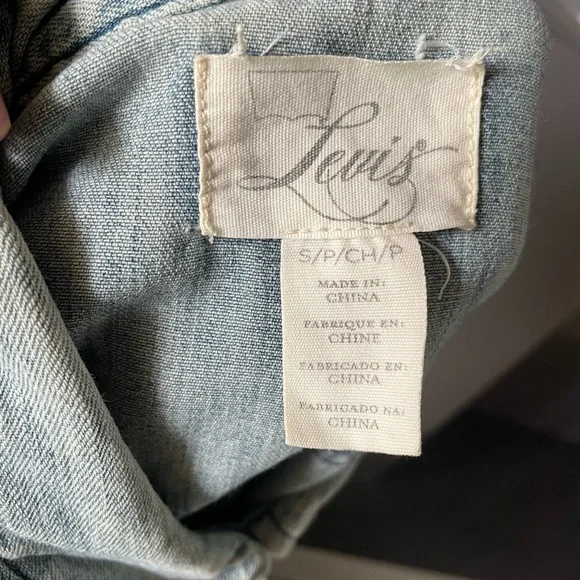 Levi’s denim shirt. Size small . Condition 10:10 - Picture 4 of 6